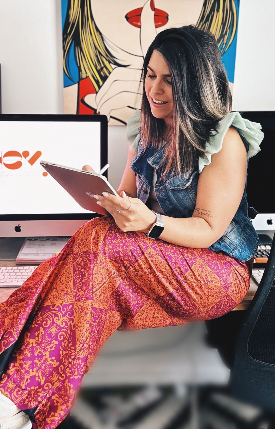 Ana Sá Martins a trabalhar no atelier